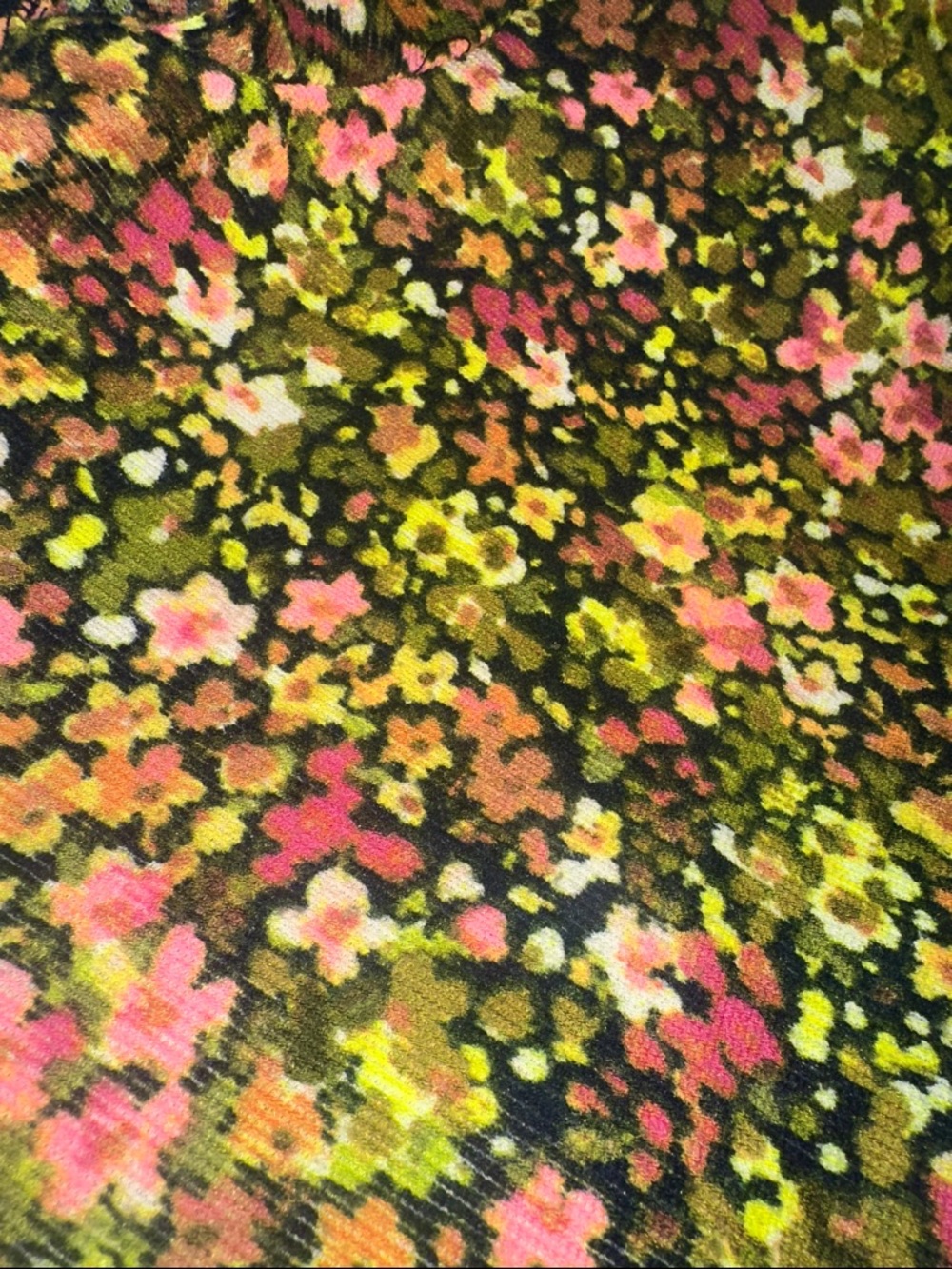 Crown & Ivy Floral Puff Sleeve Blouse in Green, Pink, Yellow M - Picture 5 of 9